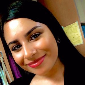 Meet your Posher, Chloe